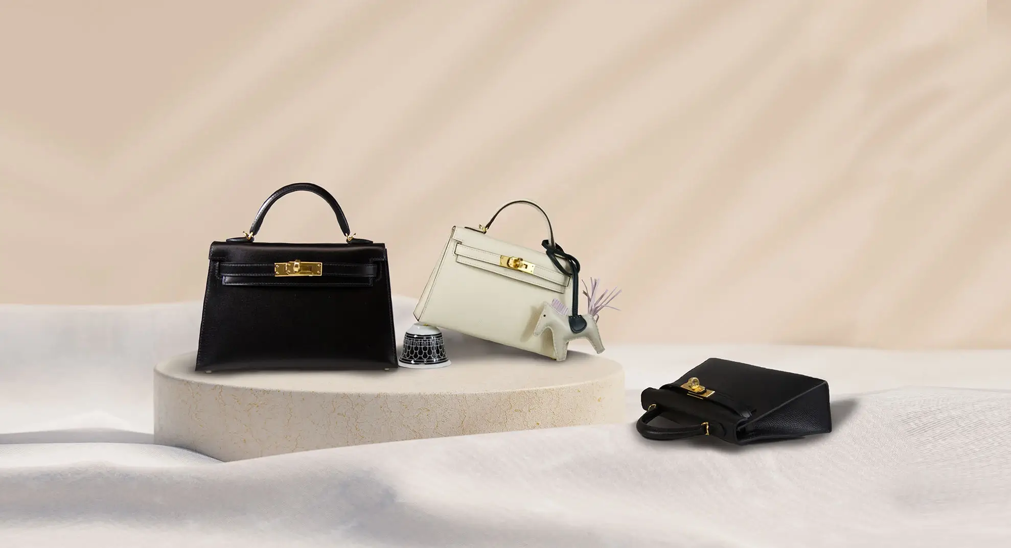 Hermès-Kollektion luxuriöser Handtaschen und Accessoires