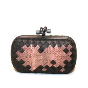 Knot Clutch