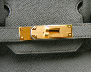 Hermès Birkin 30 Epsom Vert Amande con herrajes dorados – bolso de lujo estructurado en verde salvia - hw