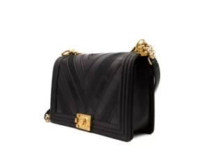Chanel Boy New Medium 28 cm in Chevron Tri-Skin Leder mit goldener Hardware – markante Luxustasche - profile