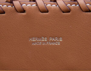 Hermès Mini Picnic Kelly 20 en cuero Swift color Gold y mimbre con herrajes de paladio – bolso de colección exclusivo - stamp