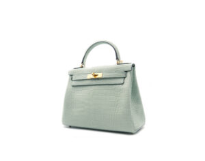 Hermès Kelly 28 crocodile Porosus mat Vert d’Eau with gold hardware – rare luxury handbag in pale green - profile