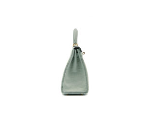 Hermès Kelly 28 crocodile Porosus mat Vert d’Eau with gold hardware – rare luxury handbag in pale green - side