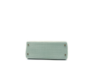 Hermès Kelly 28 crocodile Porosus mat Vert d’Eau with gold hardware – rare luxury handbag in pale green - bottom