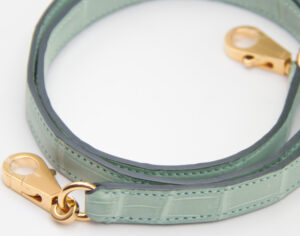 Hermès Kelly 28 crocodile Porosus mat Vert d’Eau with gold hardware – rare luxury handbag in pale green - strap