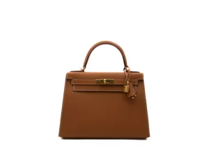 Hermès Kelly 28 Epsom Sellier in Gold leather with gold hardware – elegant structured luxury handbag in timeless tan brown -clochette