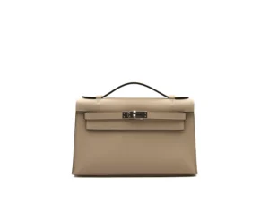 Hermès Kelly Pochette Trench en cuero Swift con herrajes de paladio – bolso de lujo elegante en beige