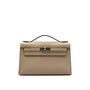 Hermès Kelly Pochette Trench aus Swift-Leder mit Palladium-Hardware – elegante beige Luxustasche