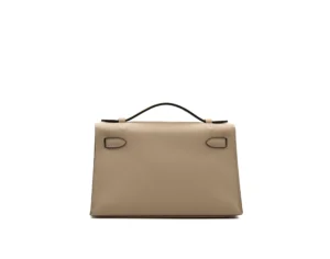 Hermès Kelly Pochette Trench en cuero Swift con herrajes de paladio – bolso de lujo elegante en beige - back