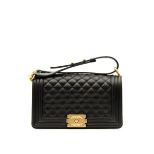 Chanel Boy Bag negra con herrajes dorados – bolso de lujo icónico tipo bandolera