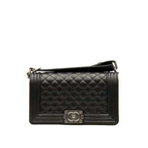 Boy Bag Negra en Cuero Caviar