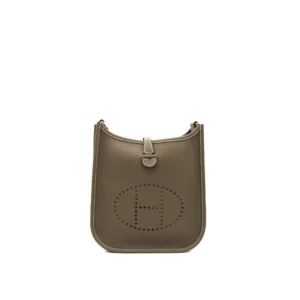 Evelyne 16 Taurillon Clemence Etoupe